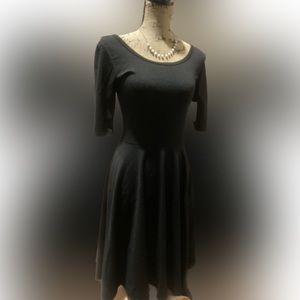 Lularoe Nicole Women’s Small Black Knit Full Circle Skirt Dress